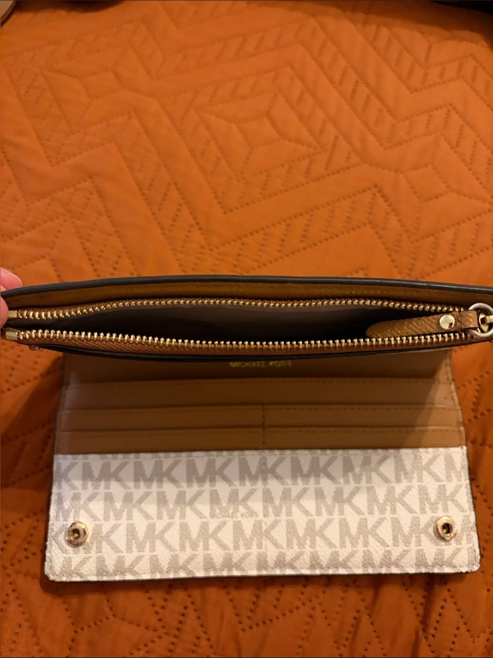 Michael Kors signature mk
